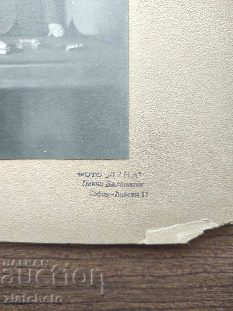 picture cardboard - Orphan Wanderer as head of Bul.Radio with price 600.00 BGN | € 306.78 picture cardboard - Orphan Wanderer as head of Bul.Radio with price 600.00 BGN | € 306.78