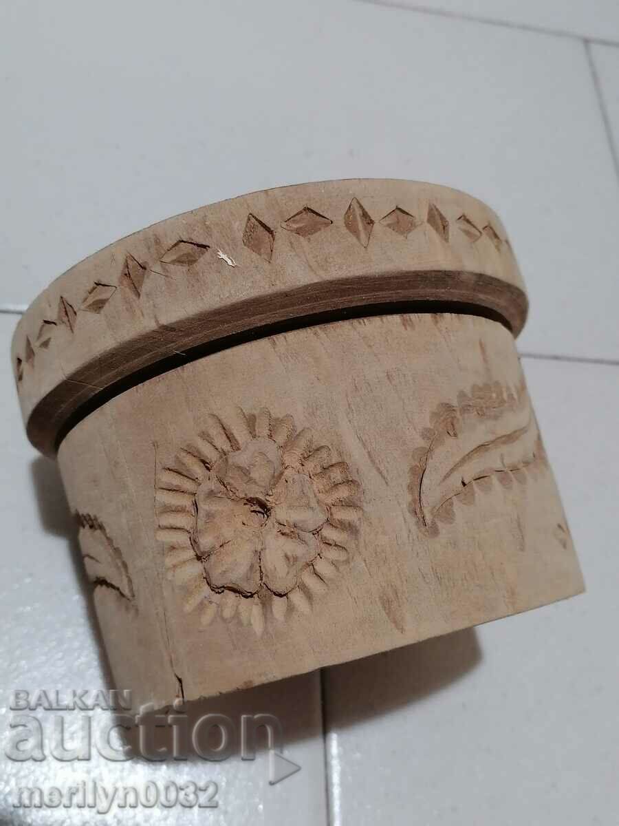 Livrarea Trusa veche obiect din lemn cu sculptură în lemn primitivă Livrarea Trusa veche obiect din lemn cu sculptură în lemn primitivă