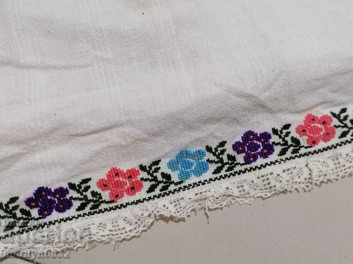 Cămașă bătrână broderie manuală chenar șezlong costum sukman cu preț 129.90 BGN | € 66.42 Cămașă bătrână broderie manuală chenar șezlong costum sukman cu preț 129.90 BGN | € 66.42