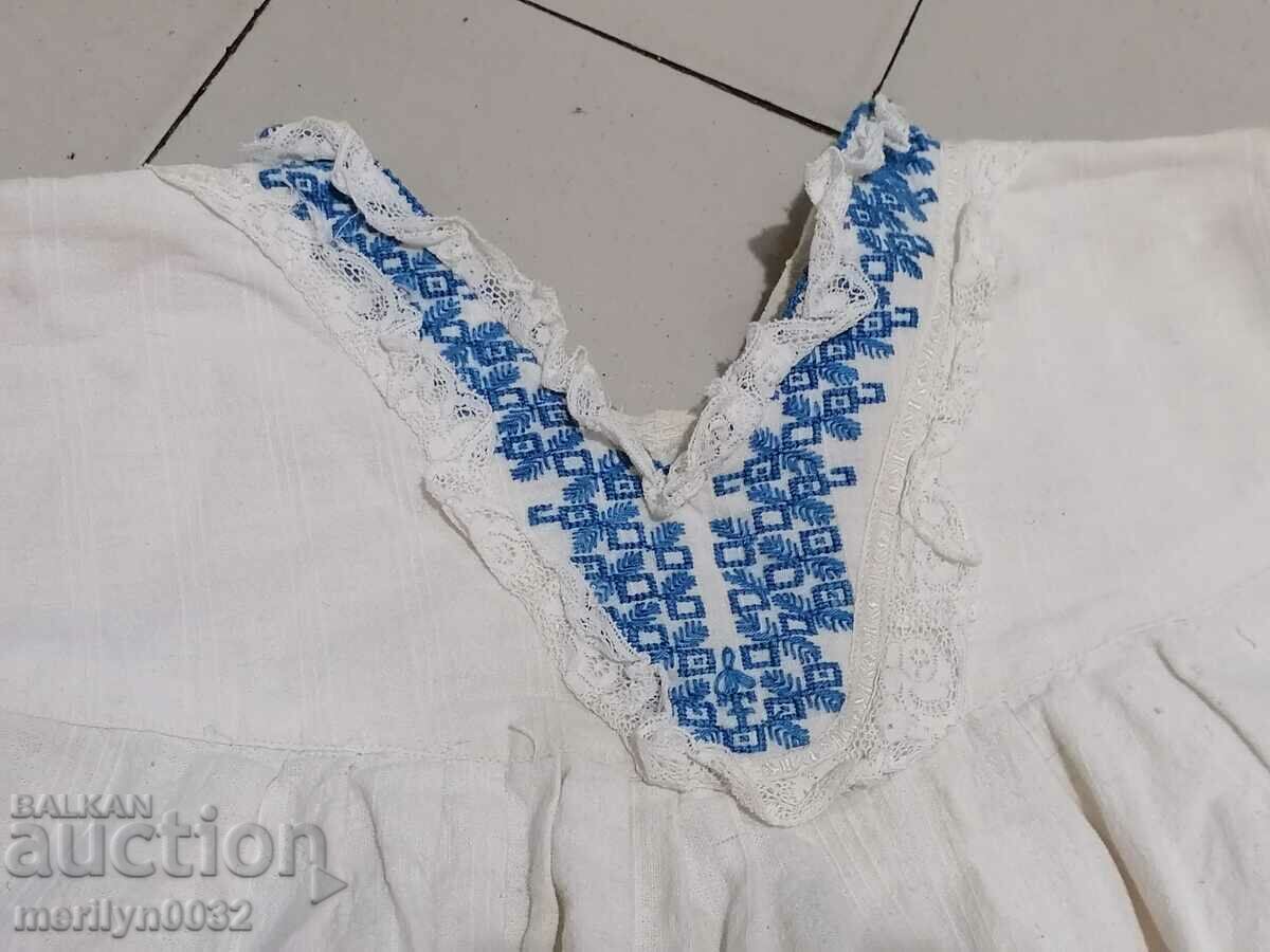 Licitație Cămașă bătrână broderie manuală chenar șezlong costum sukman Licitație Cămașă bătrână broderie manuală chenar șezlong costum sukman