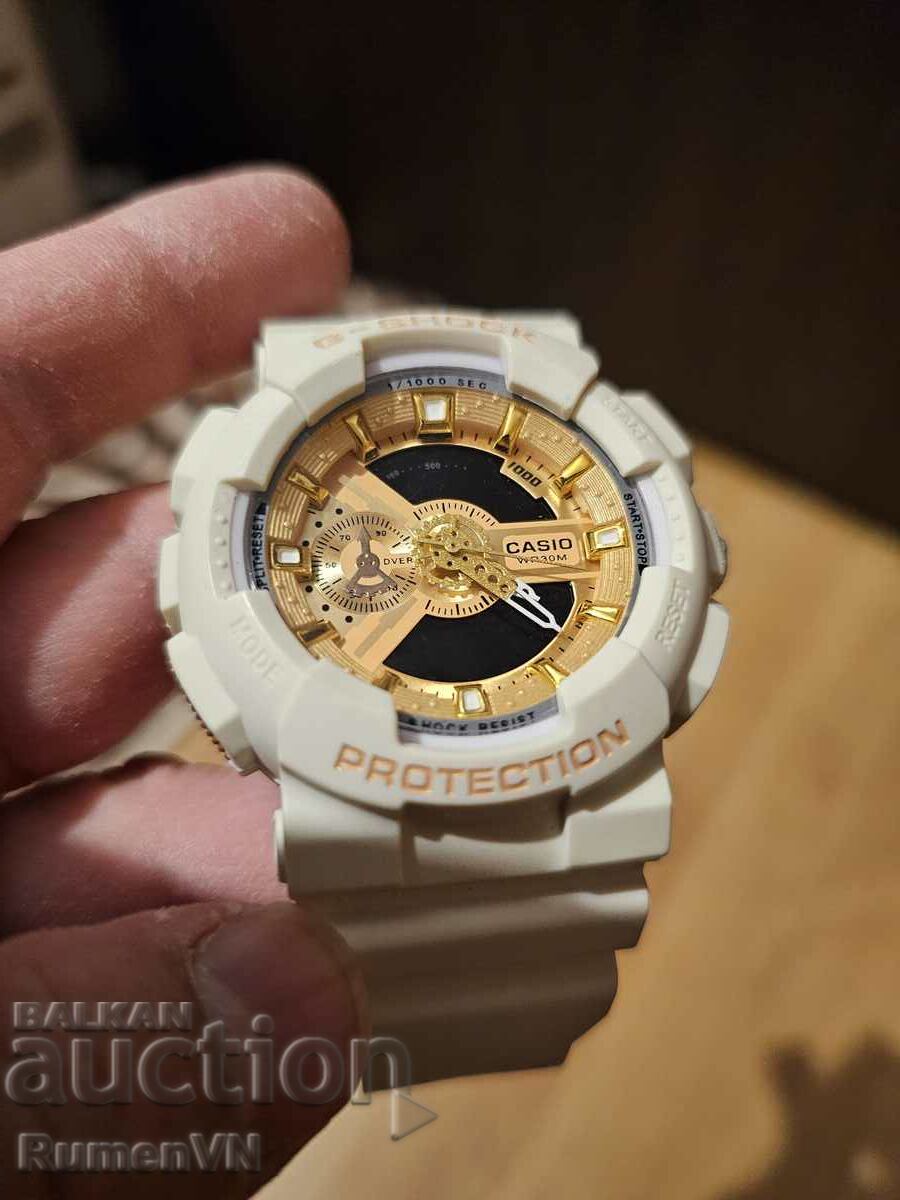 Ανδρικό ρολόι CASIO G-Shock σε λευκό πλαίσιο και λουράκι.