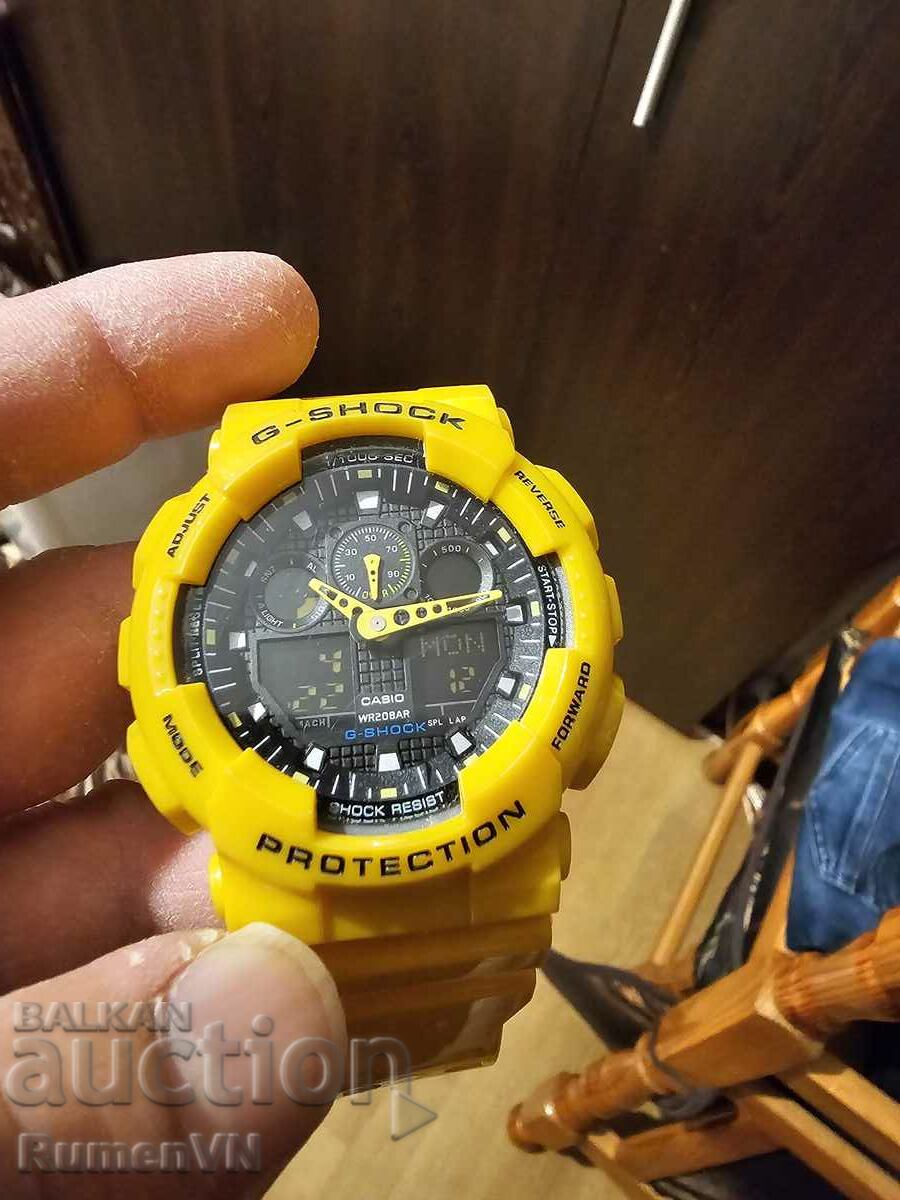Ceas pentru bărbați CASIO G-Shock lunetă și curea galbenă.