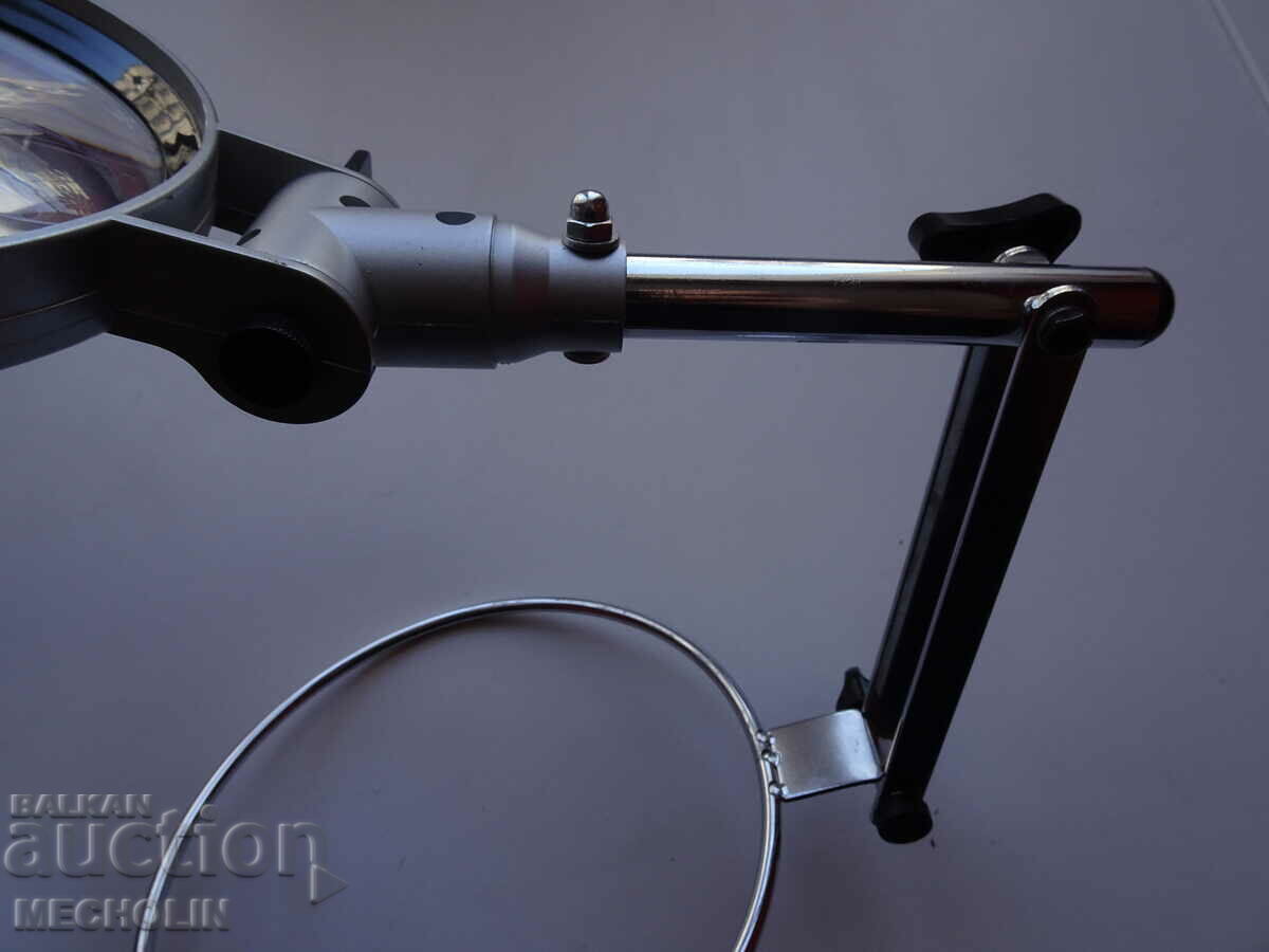 Auction ABS DESKTOP MAGNIFYER Auction ABS DESKTOP MAGNIFYER