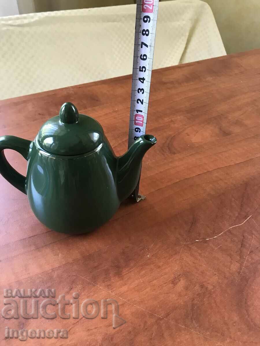 Auction  PORCELAIN KETTLE COMPANY FOR COFFEE MILK ETC.