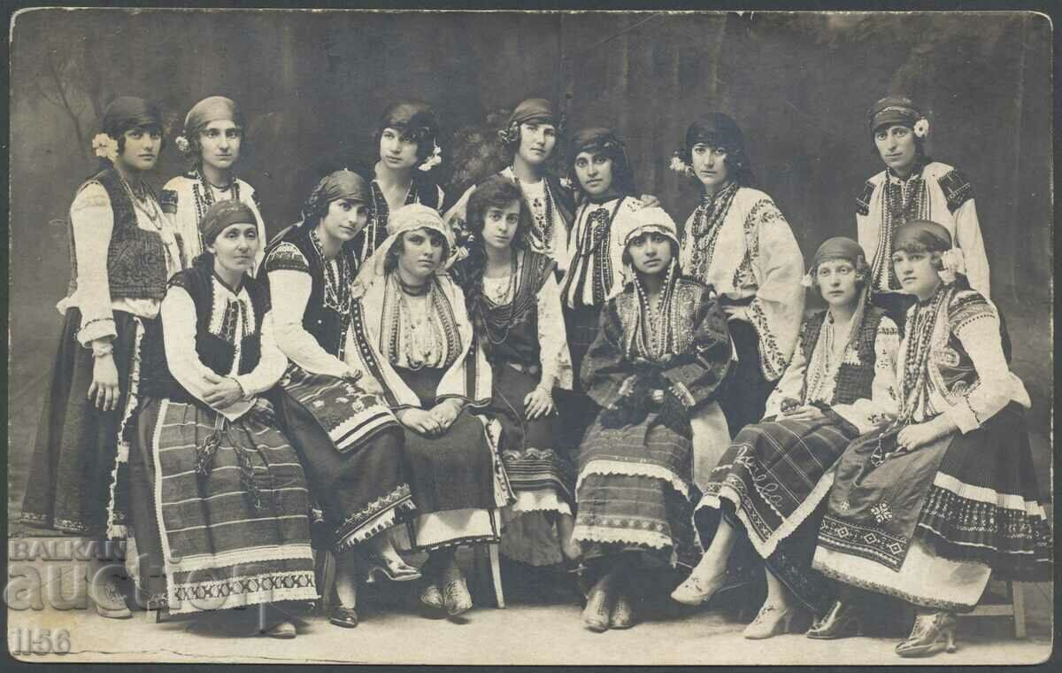 Φωτογραφικός χάρτης - ηθογραφία - γυναίκες με λαϊκές φορεσιές - περ. 1920