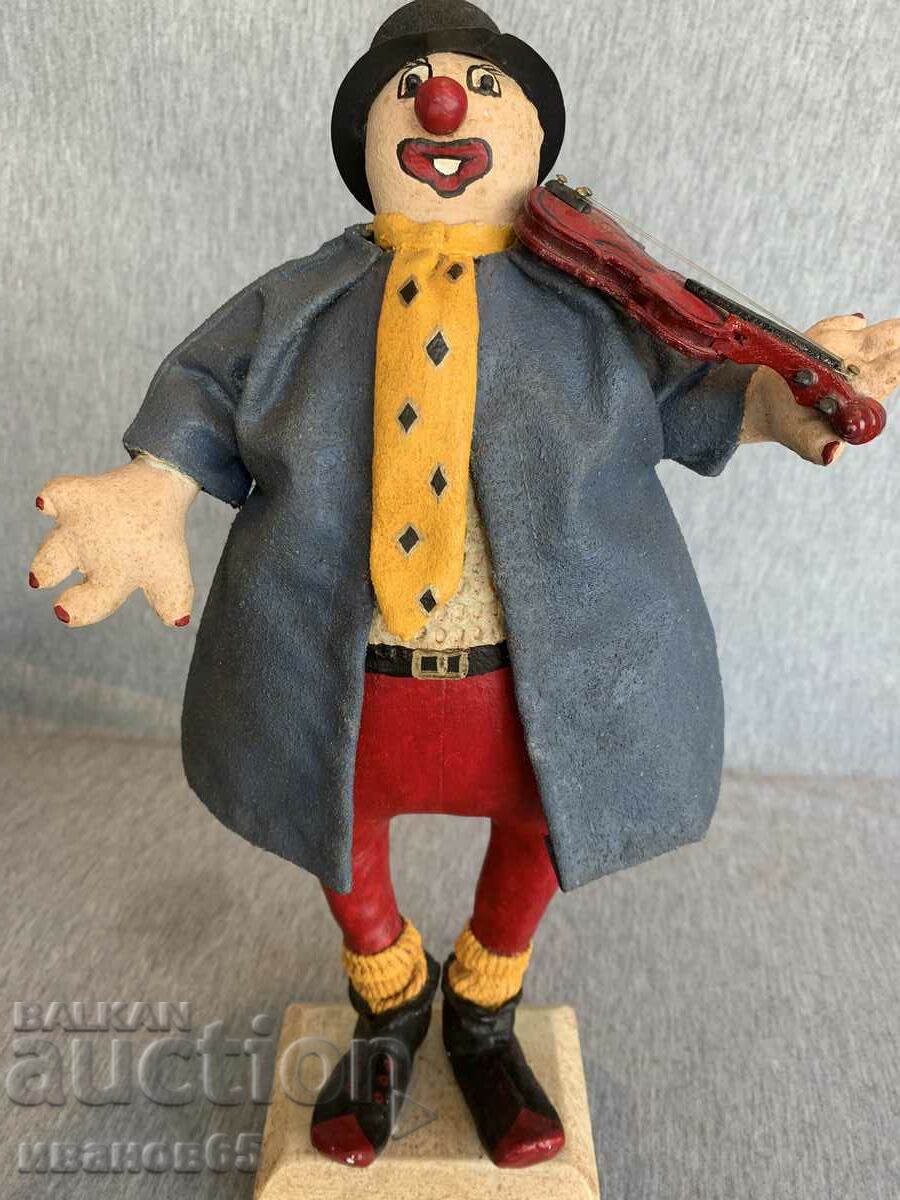 old toy the violinist clown