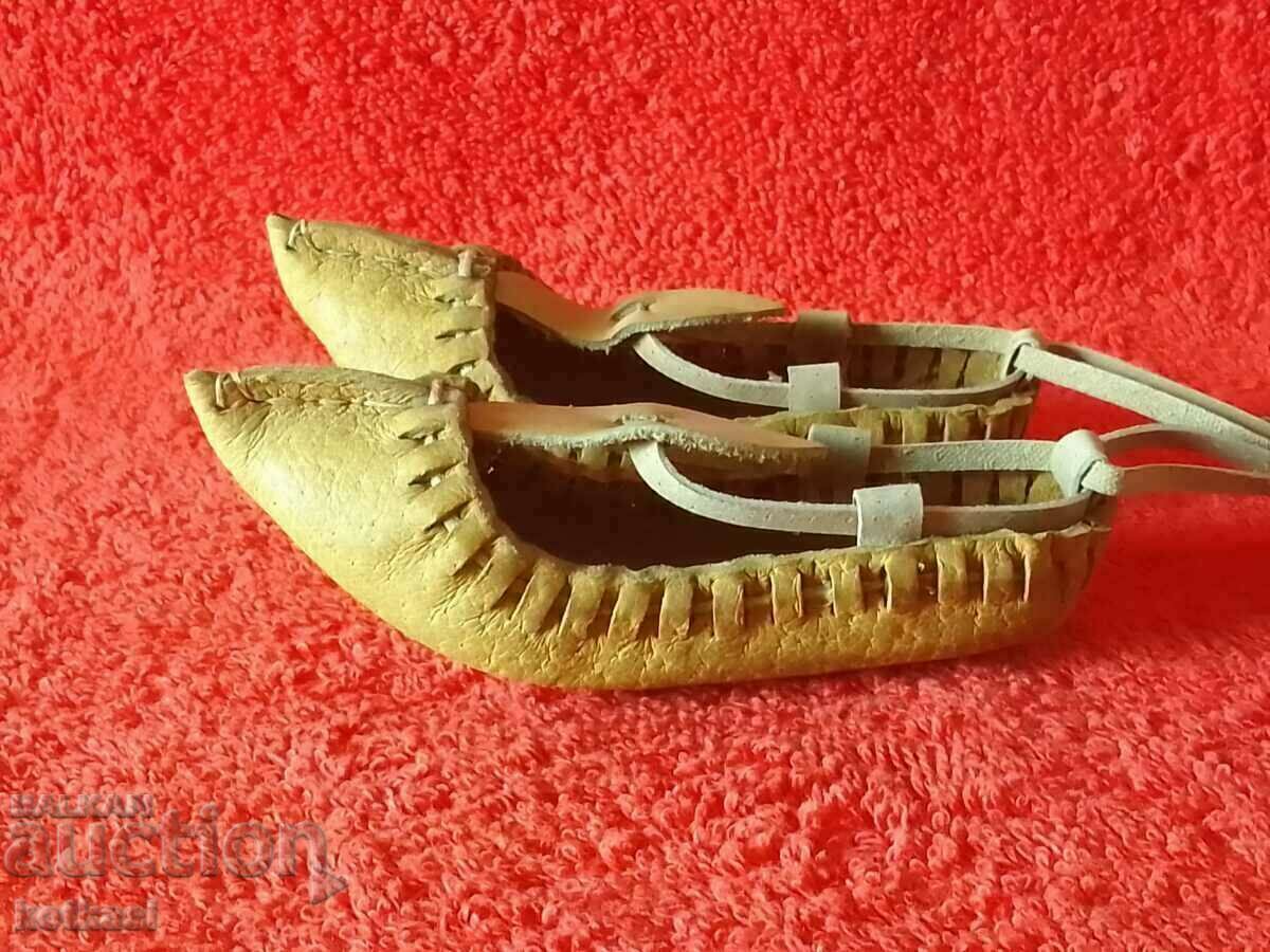 Delivery of Old miniature leather Tservuli Delivery of Old miniature leather Tservuli