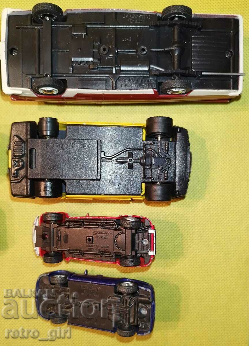 Delivery of I am selling a set of strollers, models.