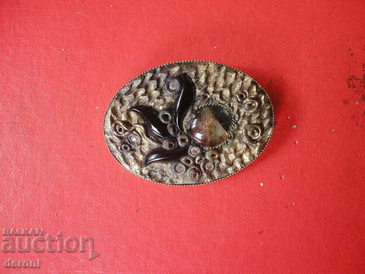 Auction Great brooch with 111 stones Auction Great brooch with 111 stones