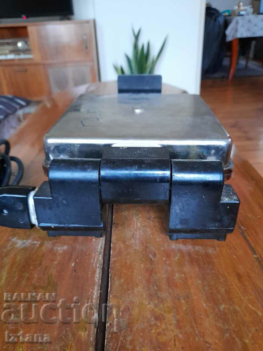 Delivery of Old waffle maker, toaster Delivery of Old waffle maker, toaster