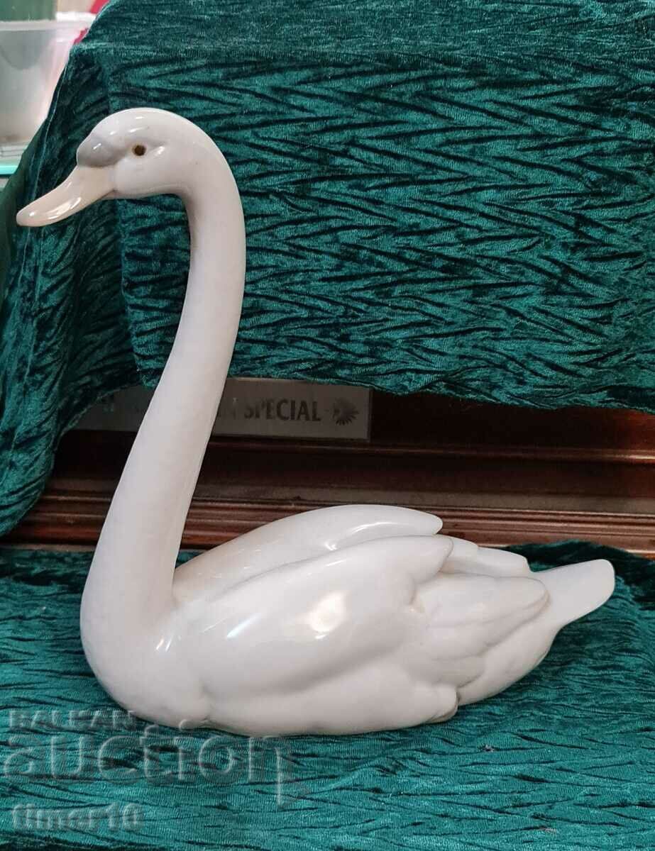 Lladro figurine Porcelain graceful swan