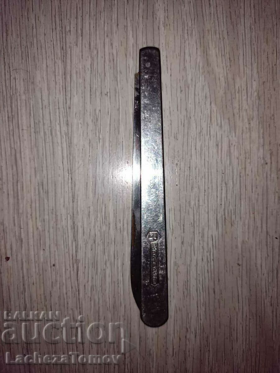 Παλιό πτυσσόμενο μαχαίρι Farmahim Bulgaria για δοκιμή