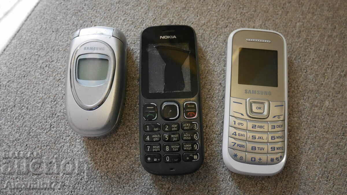 Lot of 3 old mobile phones