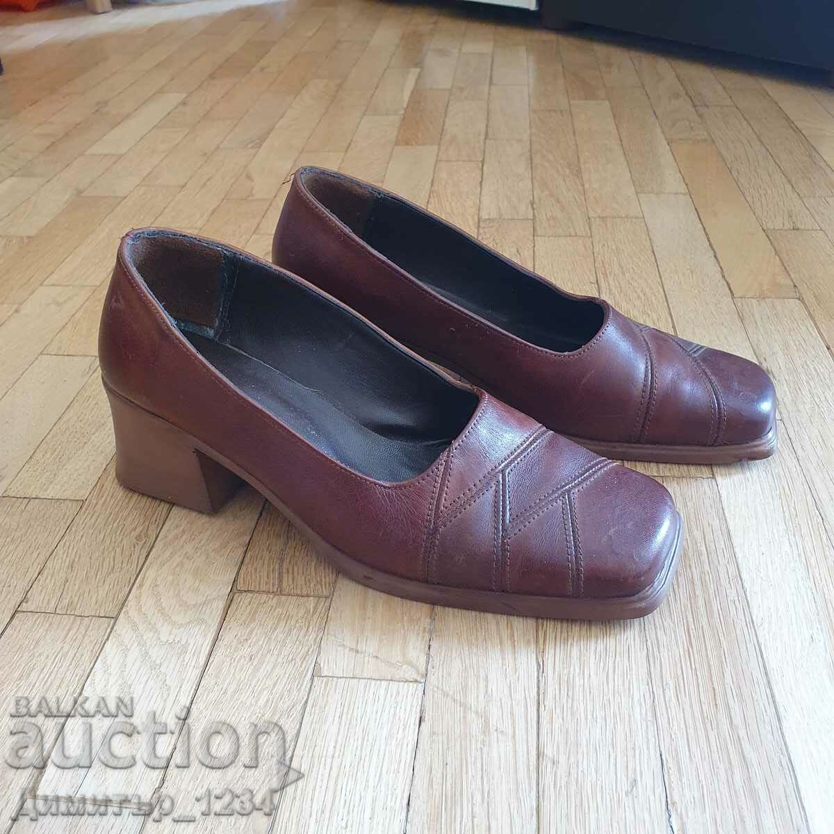 Women's shoes with heels made of natural leather