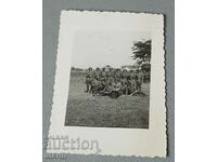 1940 Fotografie militară grup de soldați cască de pușcă uniformă