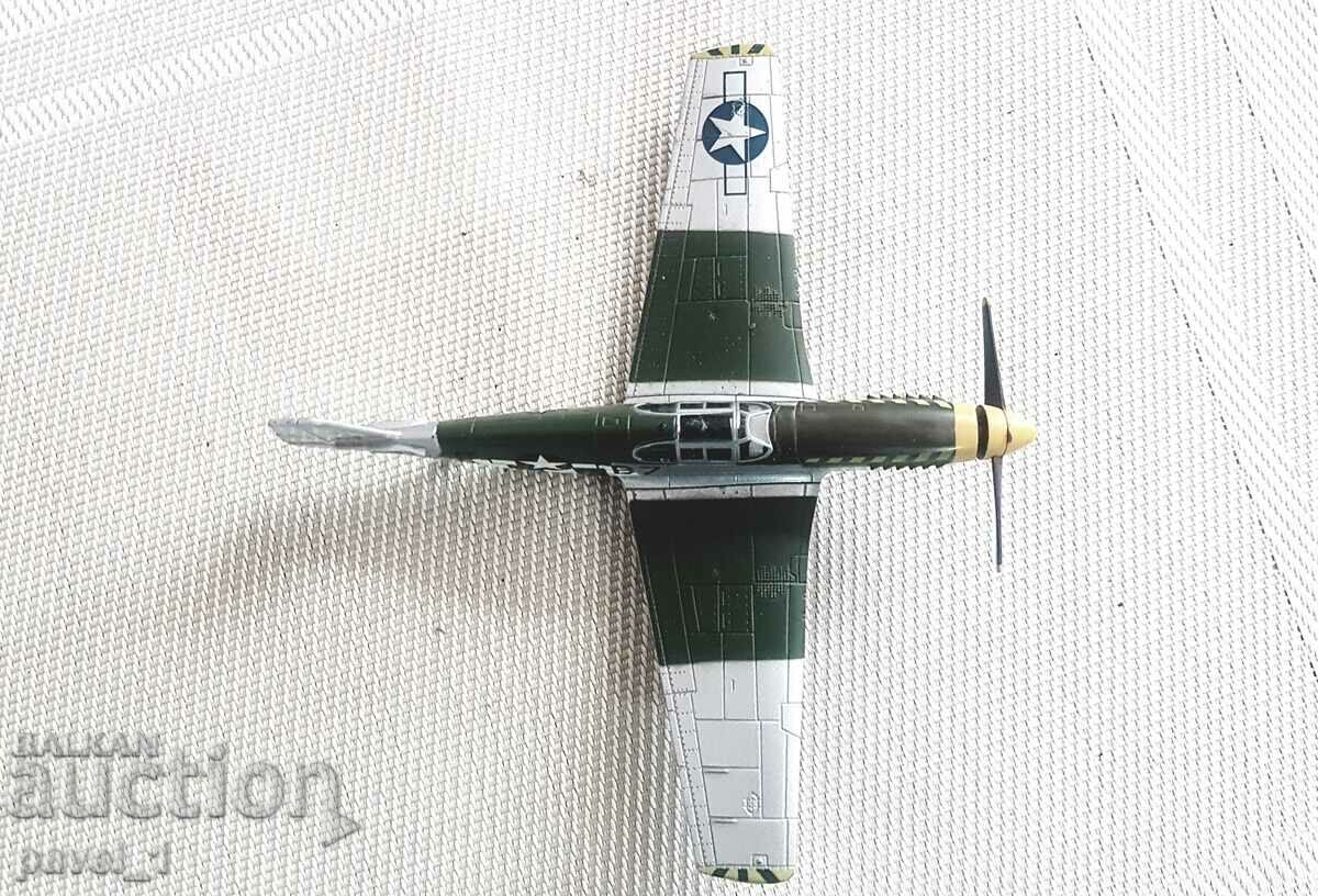 Model of a fighter plane