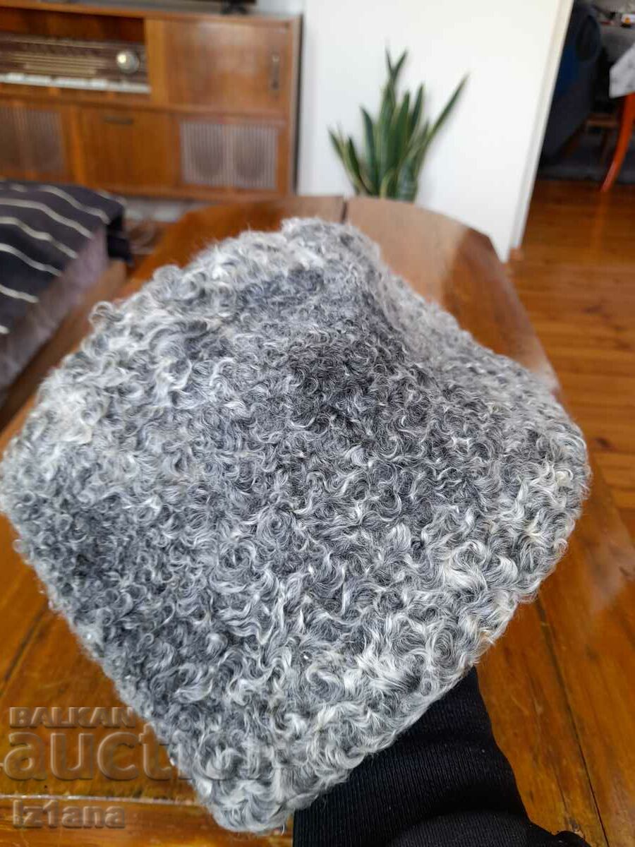 Delivery of Old hat, cap Delivery of Old hat, cap