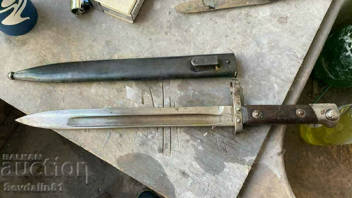 Manlicher bayonet with lopus