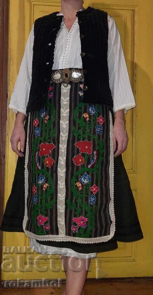 Costum autentic din regiunea Varna. Costum autentic din regiunea Varna.
