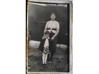 България Стара снимка фотография - майка със своето малко...