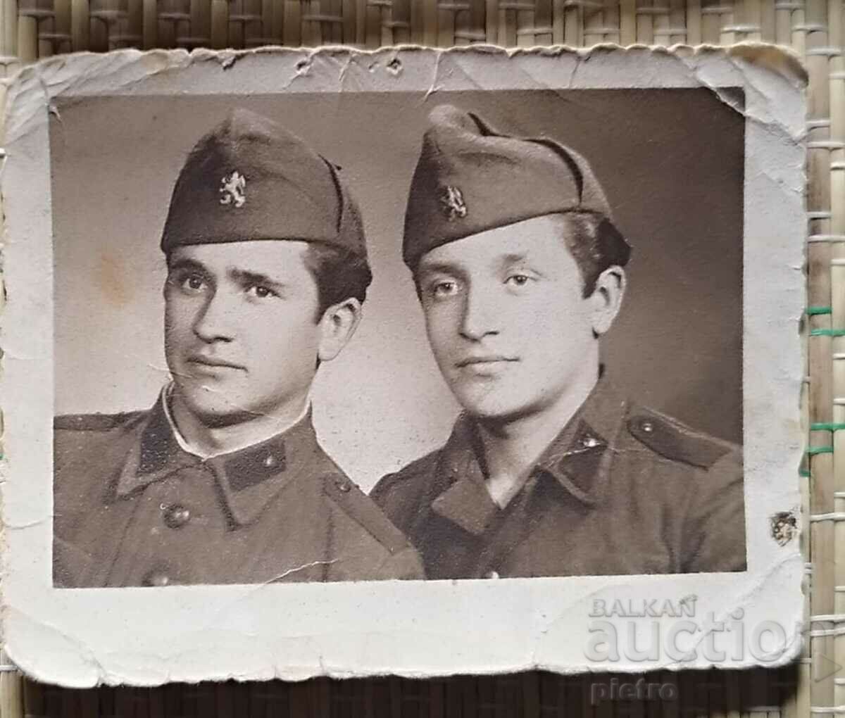 България Стара снимка фотография за спомт на двама войници..