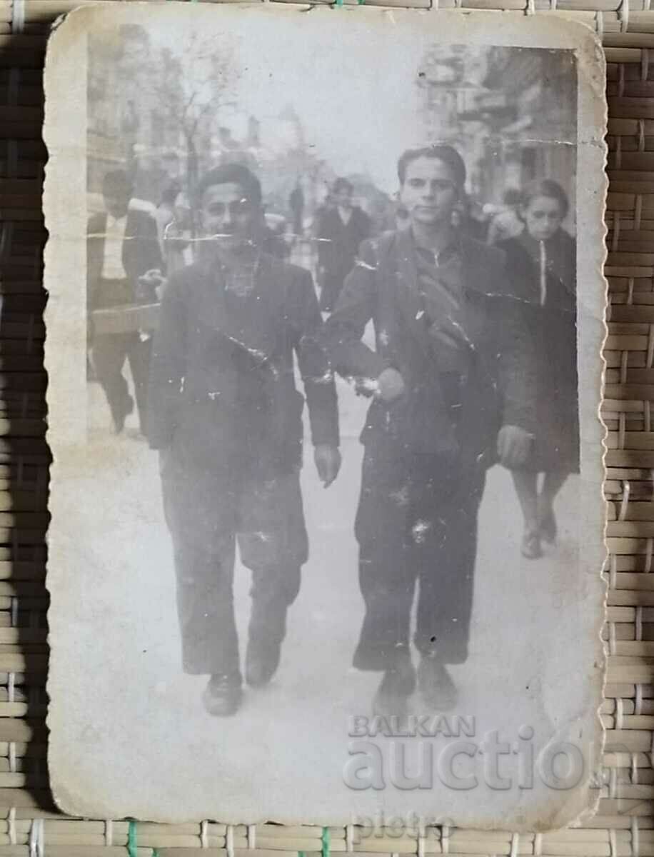 Βουλγαρία Παλιά φωτογραφία δύο νεαρών φίλων..