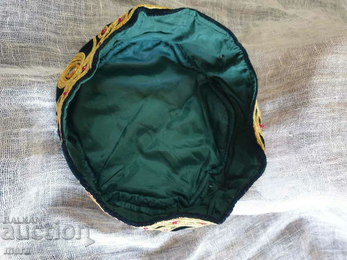 Δημοπρασία Τελετουργικό βελούδινο καπέλο, πούλιες καπέλο Δημοπρασία Τελετουργικό βελούδινο καπέλο, πούλιες καπέλο