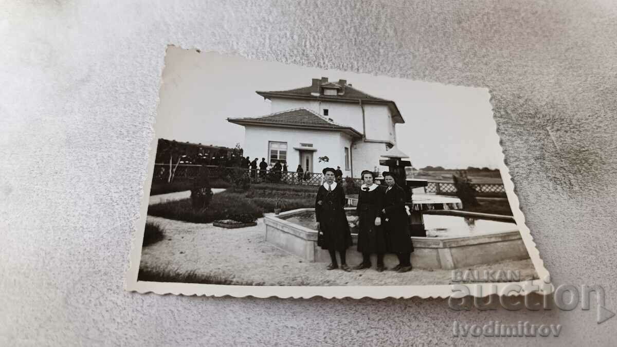 Photo Karlovo A woman and two schoolgirls at the station 1938