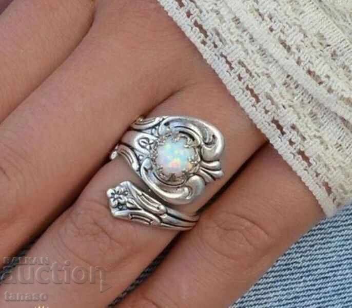 Auction  White opal ring with silver plating
