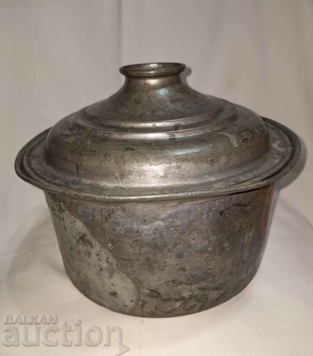 Auction Old copper pot with lid and seal Auction Old copper pot with lid and seal