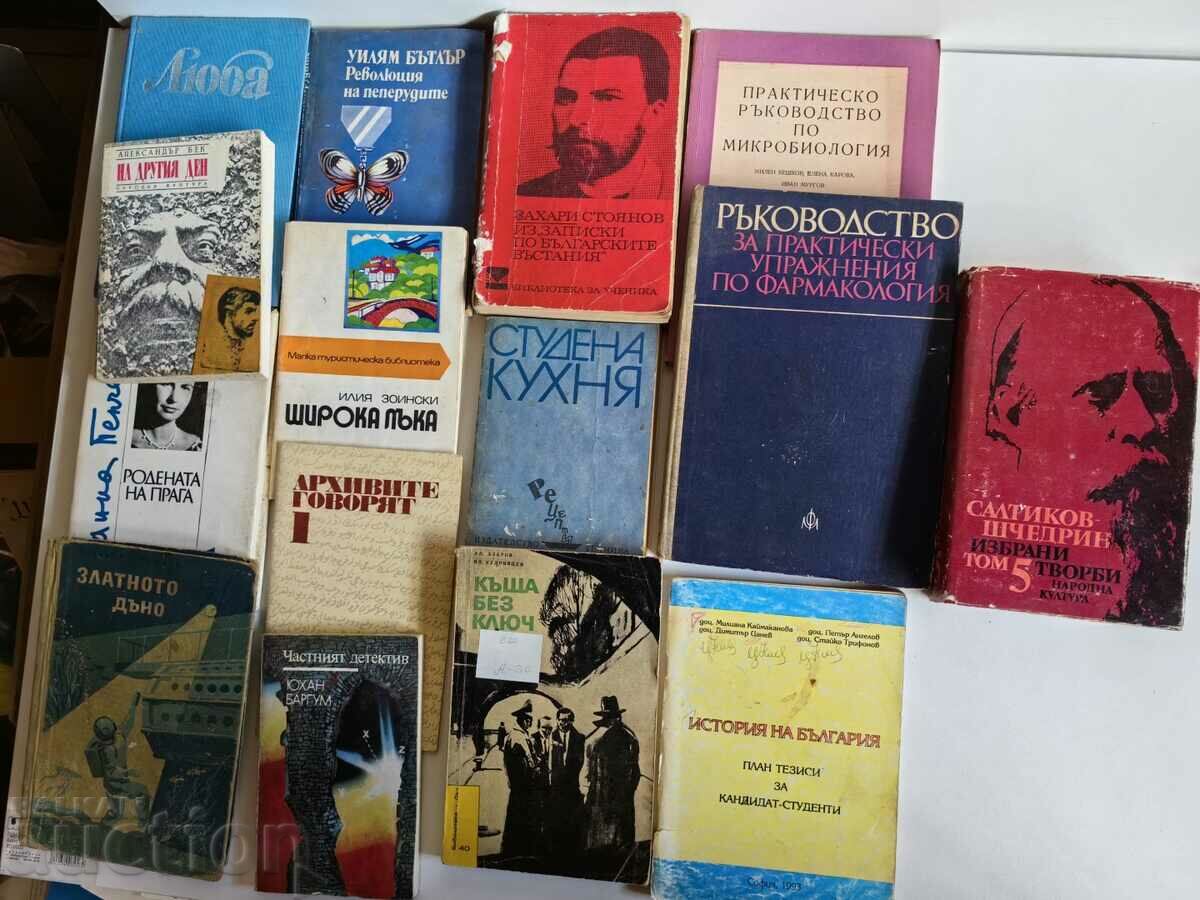 otlevche LARGE LOT OF BOOKS BOOK 38