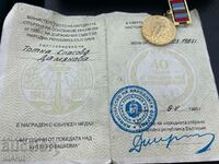 Veche medalie 40 de ani de la victoria fascismului hitlerist cu un document
