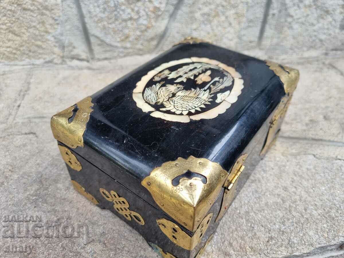 Το παλιό κουτί βακελίτη με μαργαριτάρι - 6 Το παλιό κουτί βακελίτη με μαργαριτάρι - 6