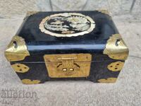 Стара бакелитова кутията със седеф