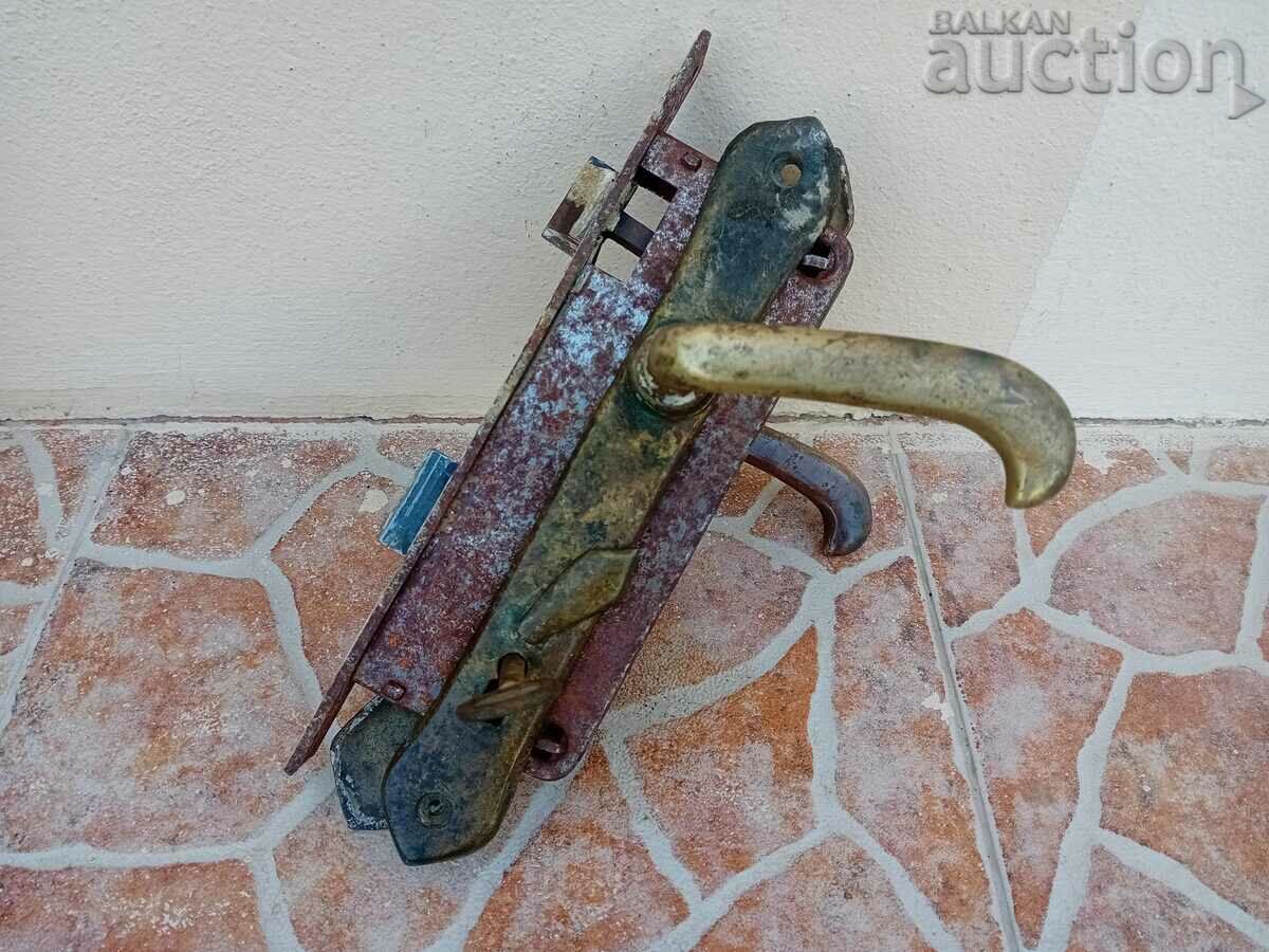 Δημοπρασία Κλειδαριά αντίκα πόλης με μπρούτζινο κλειδί Δημοπρασία Κλειδαριά αντίκα πόλης με μπρούτζινο κλειδί