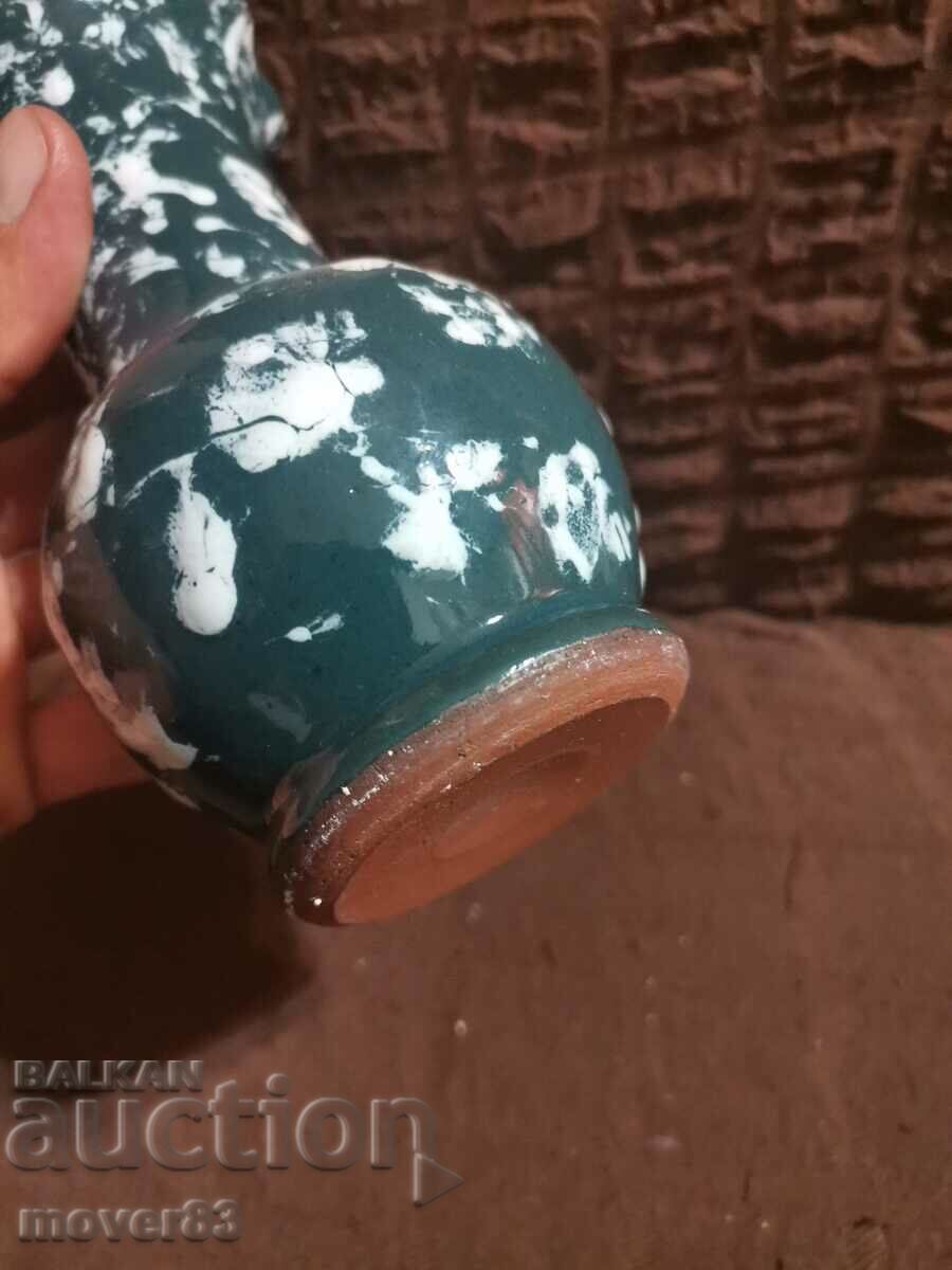 Auction  Ceramic vase.