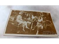 Снимка Русе Мъж и три жени на по питие в Чифлика 1933