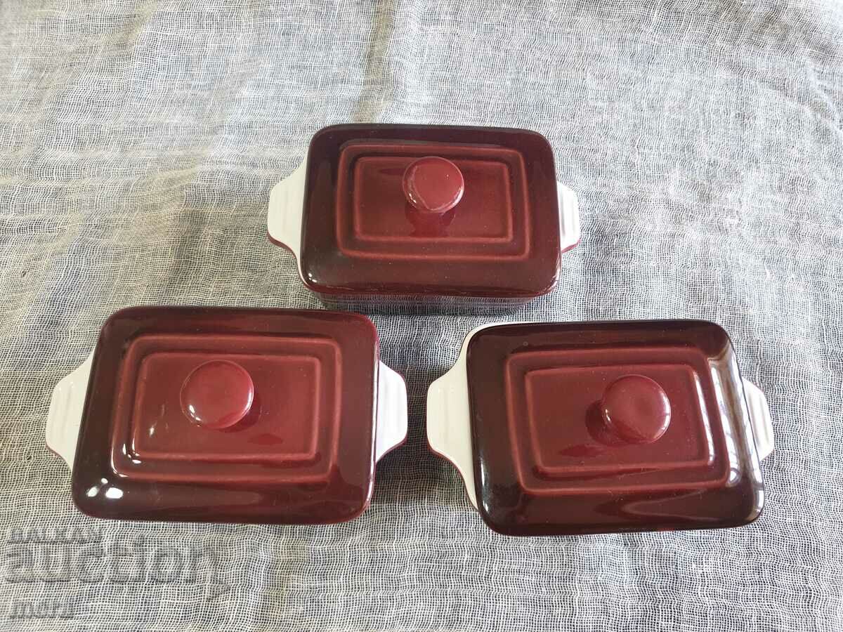 Τρία μικρά πιάτα τερίνα Lovecasa Stoneware με τιμή 99.00 BGN | € 50.62 Τρία μικρά πιάτα τερίνα Lovecasa Stoneware με τιμή 99.00 BGN | € 50.62