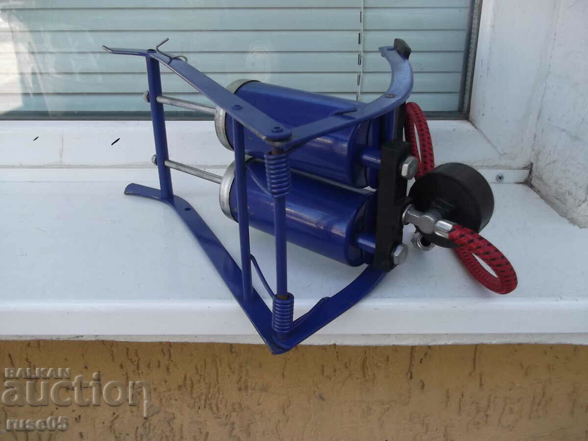 "AUTO PRACTIC" foot pump with two cylinders 120 mm - 6 "AUTO PRACTIC" foot pump with two cylinders 120 mm - 6