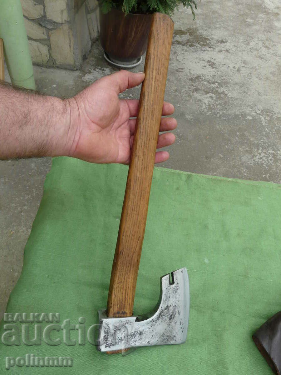 Auction Bulgarian army hatchet - 484 Auction Bulgarian army hatchet - 484