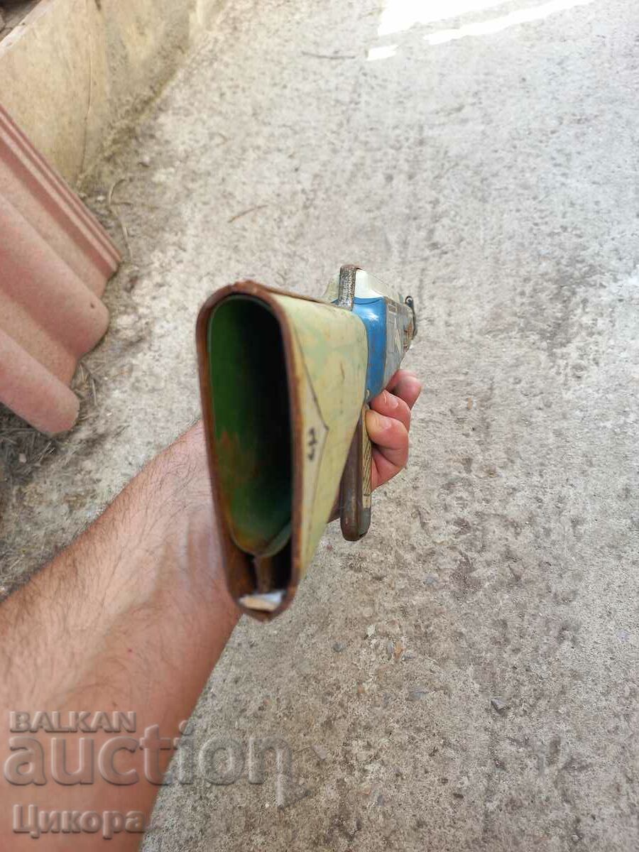 OLD TIN TOY AUTOMATIC with price 30.00 BGN | € 15.34 OLD TIN TOY AUTOMATIC with price 30.00 BGN | € 15.34