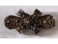 Ένα ασημένιο κόσμημα