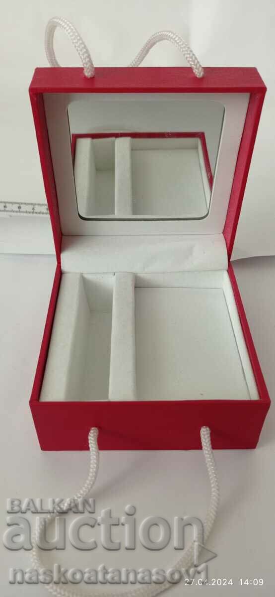 Auction Jewelry Box Auction Jewelry Box