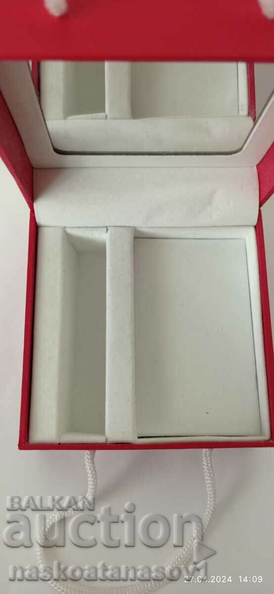 Delivery of Jewelry Box Delivery of Jewelry Box