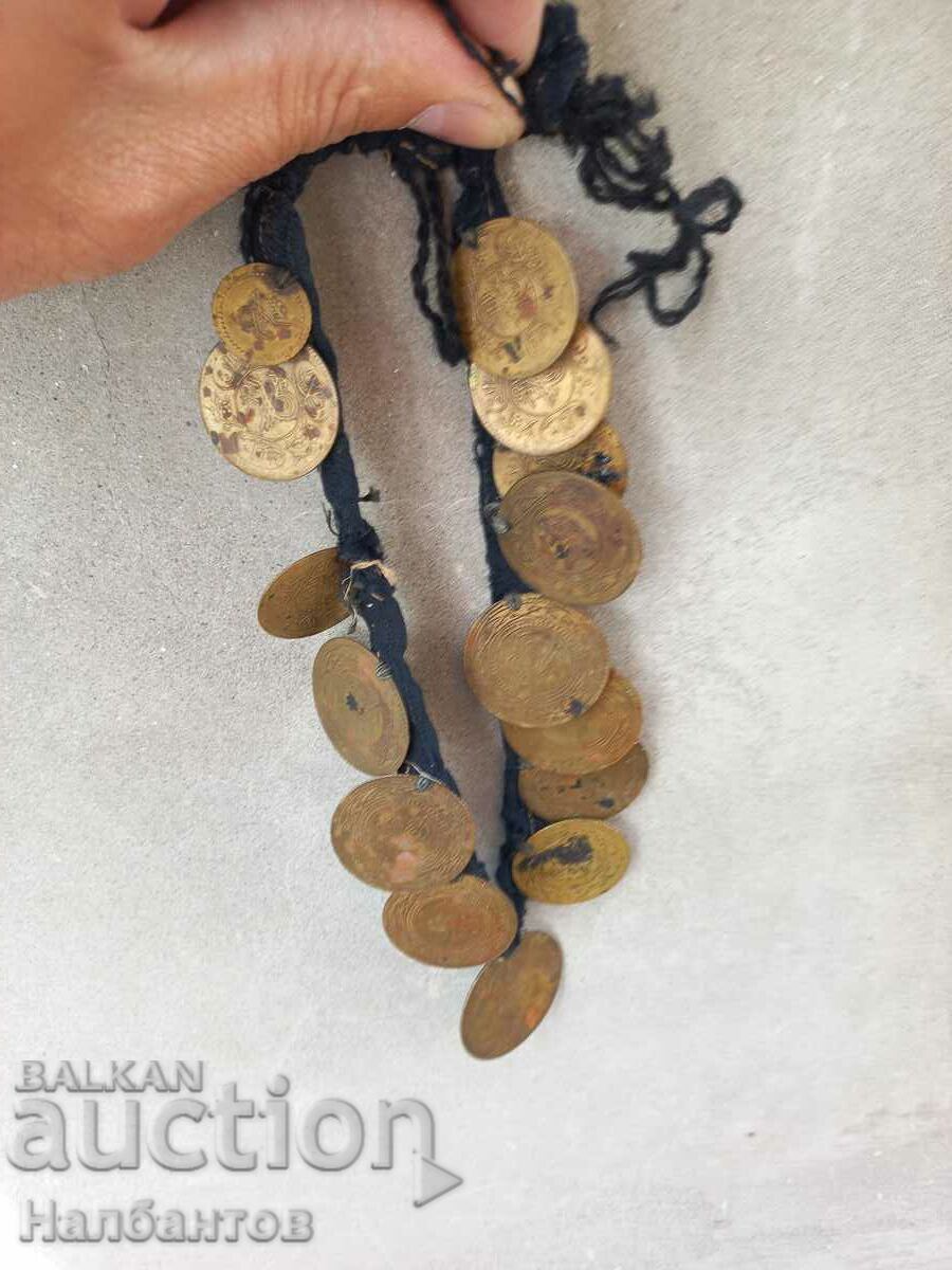 Auction OLD WOMEN'S JEWELERY WEAR Auction OLD WOMEN'S JEWELERY WEAR