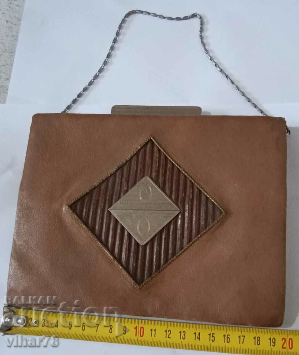 Old ladies leather bag with price 119.99 BGN | € 61.35 Old ladies leather bag with price 119.99 BGN | € 61.35