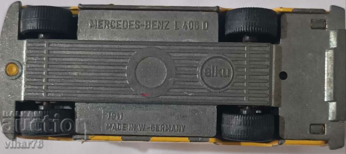 A metal cart - 6 A metal cart - 6