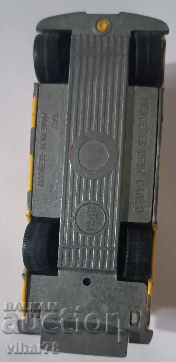 A metal cart - 7 A metal cart - 7