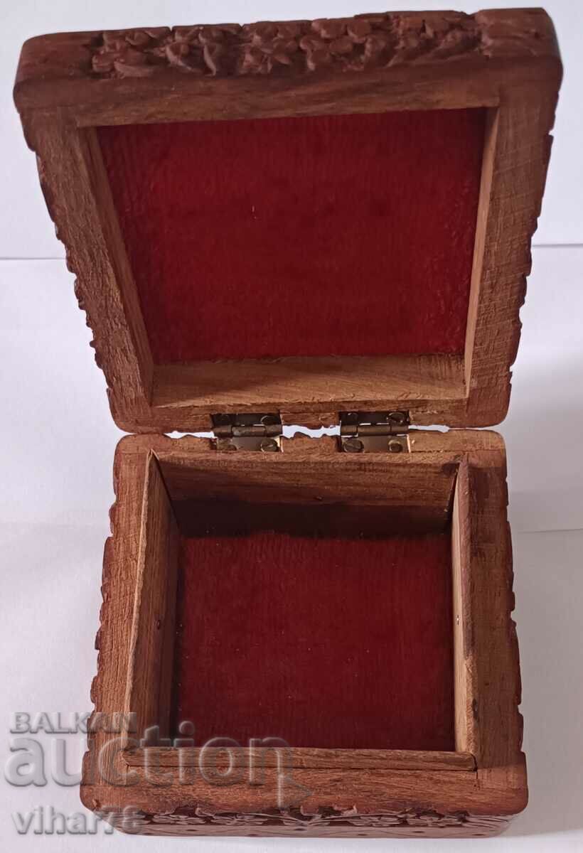 Delivery of Old wooden box