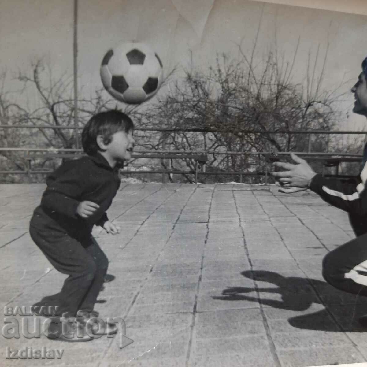 Auction Photo of Georgi Asparuhov-Gundy from 1969. Auction Photo of Georgi Asparuhov-Gundy from 1969.